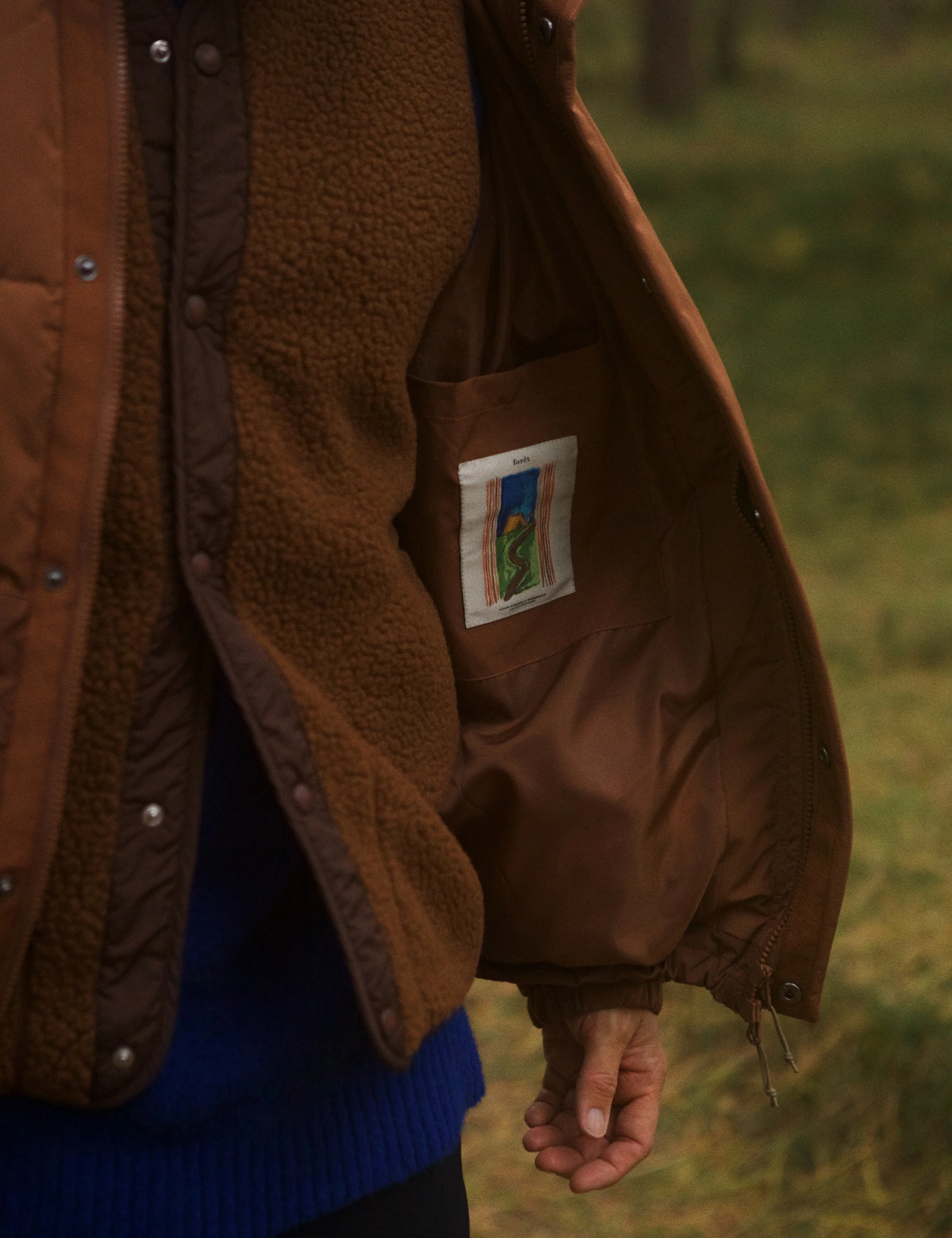 AURA SHERPA FLEECE VEST - BROWN - Image 5